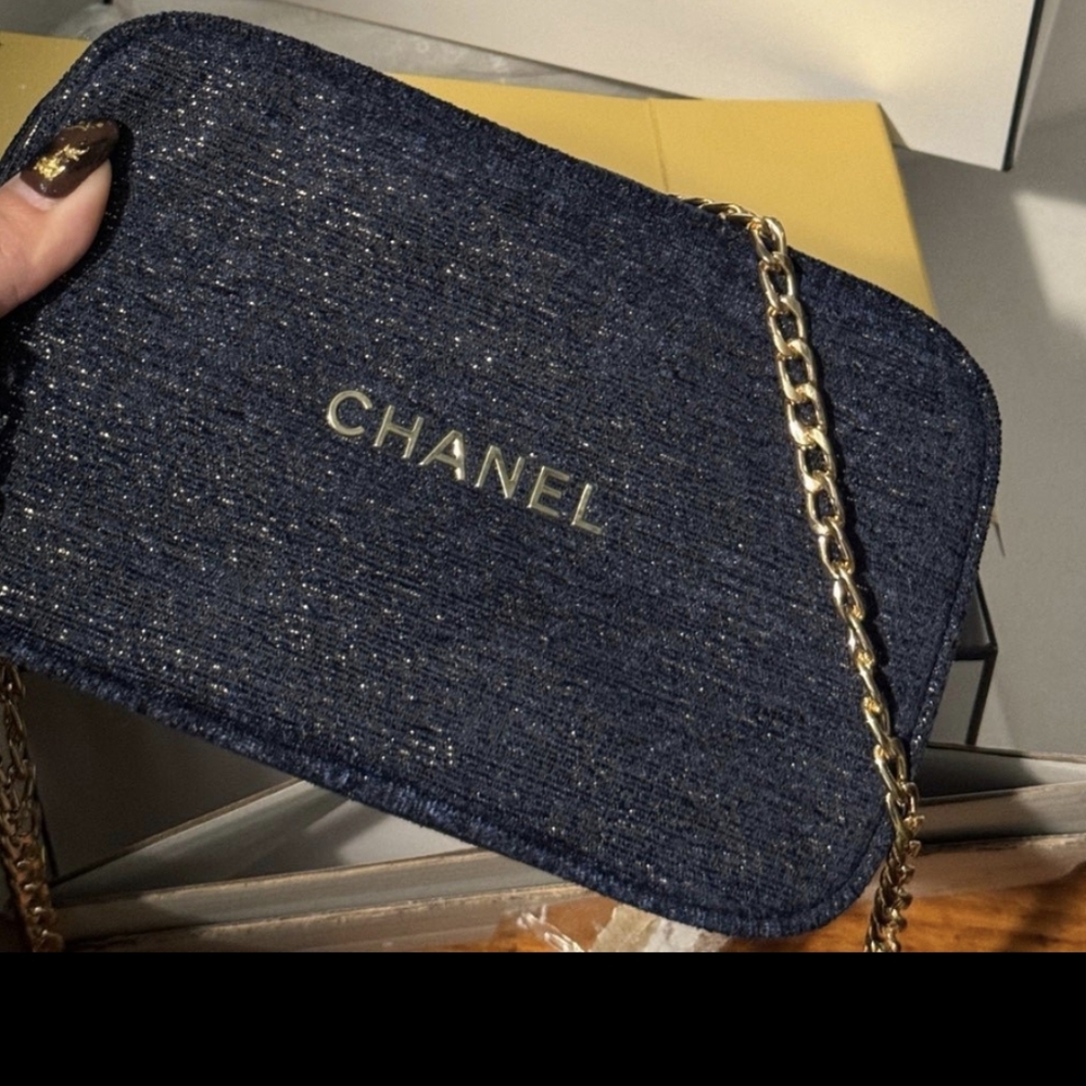 CHANEL Dark Navy Tweed Crossbody with Gold Chain